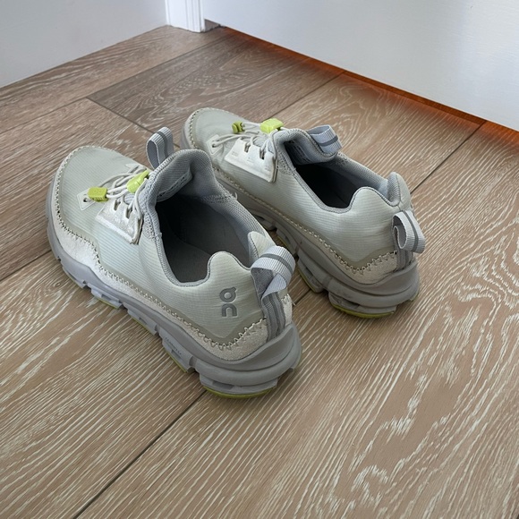 On cloudaway sneakers - Picture 5 of 6